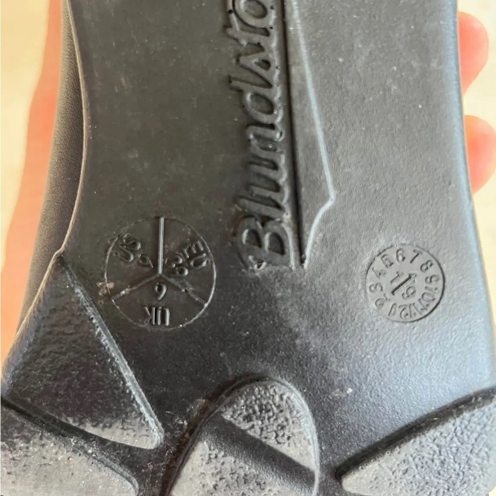 Blundstone Black Leather Ankle Booties - Picture 5 of 5